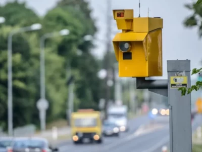 Koniec fotoradarów. Premier rozprawia się z „maszynkami do zarabiania pieniędzy”