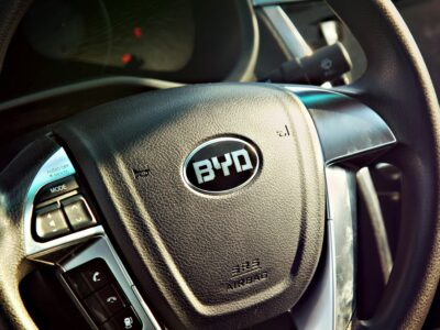 BYD kontra Tesla. Chiński gigant świętuje